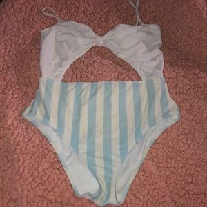 🌴 Hollister One Piece Bathing Suit 🌴